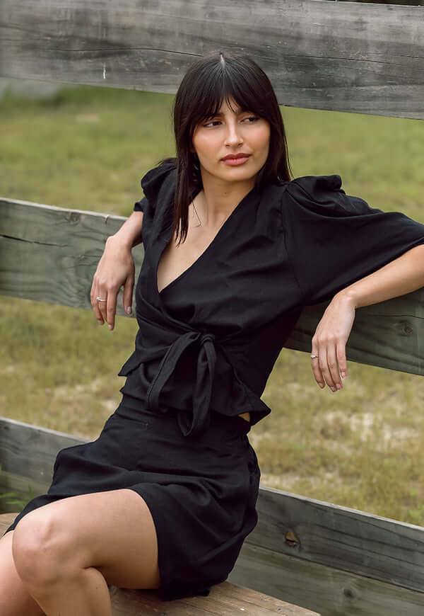 Short Negro Lino Diseno Chileno Natalia Seguel, detalle de tela – diseño chileno de autor, Natalia Seguel