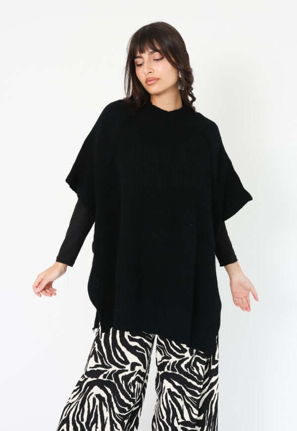 Poncho Anais Negro Amarras - Diseño de Autor | Natalia Seguel