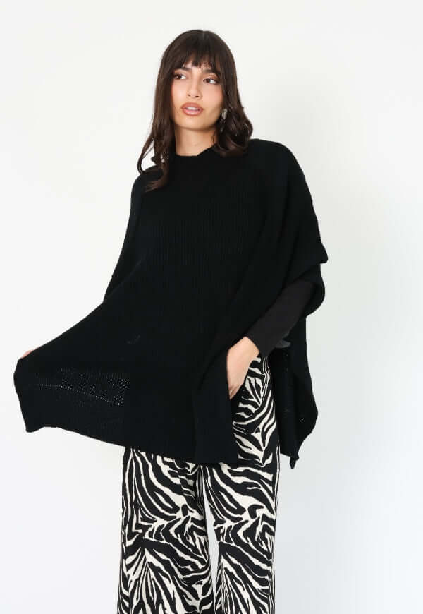 Poncho Anais Negro Amarras - Diseño de Autor | Natalia Seguel