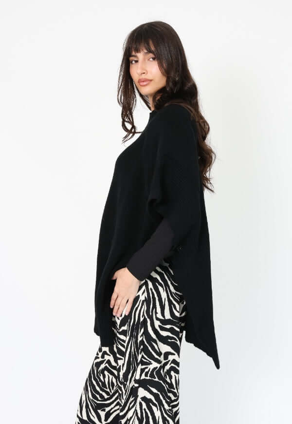 Poncho Anais Negro Amarras - Diseño de Autor | Natalia Seguel