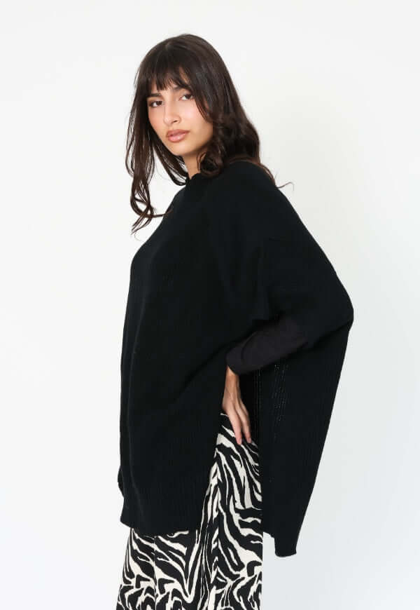 Poncho Anais Negro Amarras - Diseño de Autor | Natalia Seguel