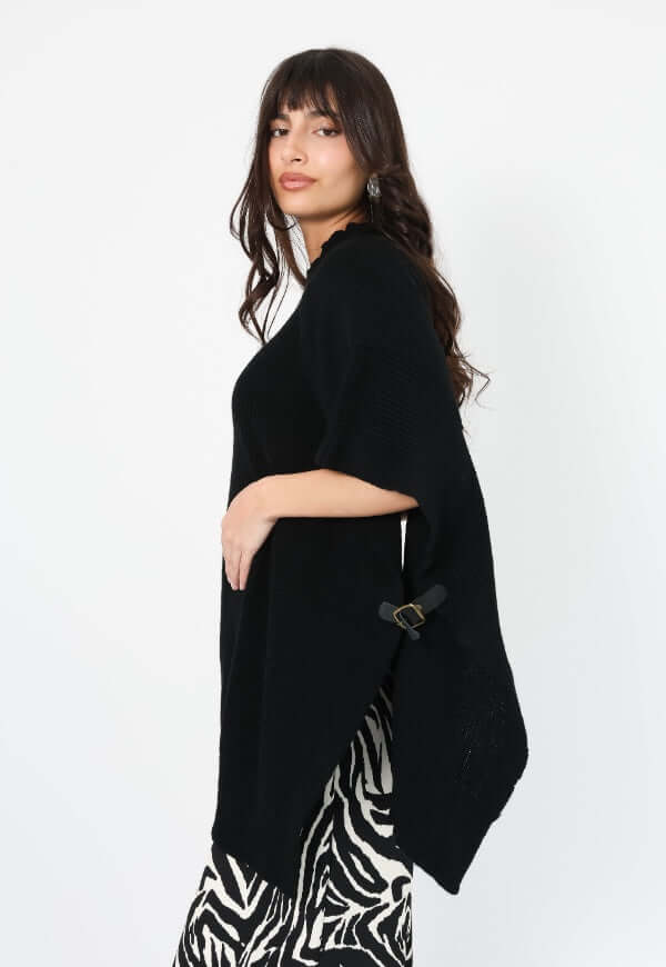 Poncho Anais Negro Amarras - Diseño de Autor | Natalia Seguel
