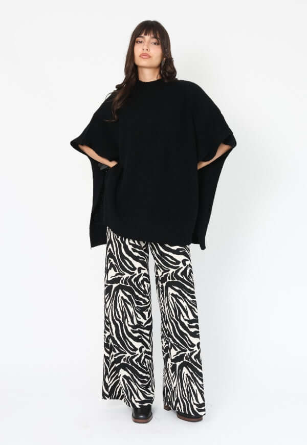 Poncho Anais Negro Amarras - Diseño de Autor | Natalia Seguel