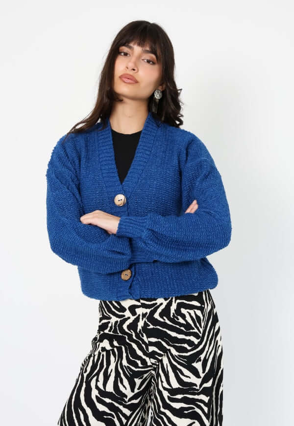 Chaleco Rocio azul con botones, otra perspectiva, diseño de autor Natalia Seguel