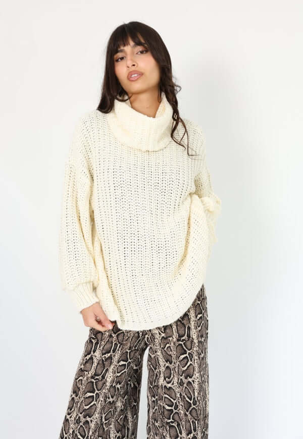 Chaleco blanco cuello alto Natalia Seguel, vista alternativa de diseño autor