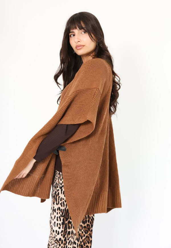 Poncho Anais Camel Amarras - Diseño de Autor | Natalia Seguel