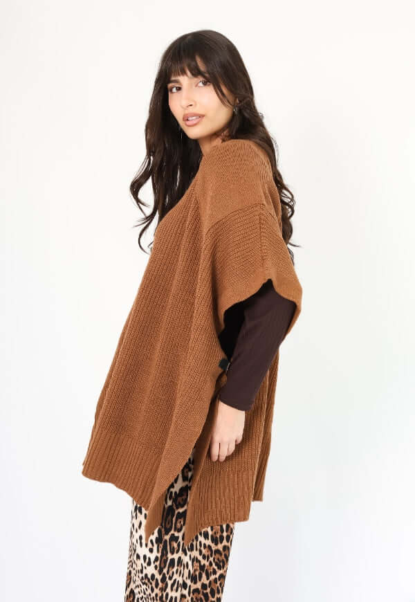 Poncho Anais Camel Amarras - Diseño de Autor | Natalia Seguel