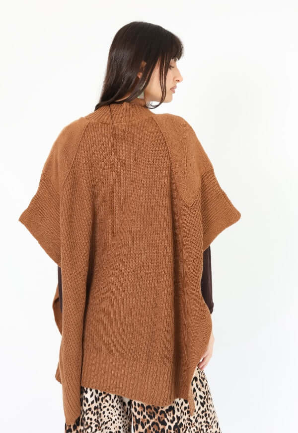 Poncho Anais Camel Amarras - Diseño de Autor | Natalia Seguel