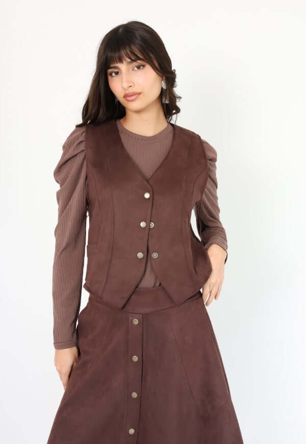 Chaqueta Gillette gamuza café moro Natalia Seguel, vista alternativa diseño de autor