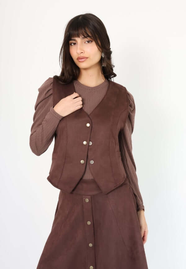 Chaqueta Gillette Gamuza Café Moro Natalia Seguel, detalle de corte y textura