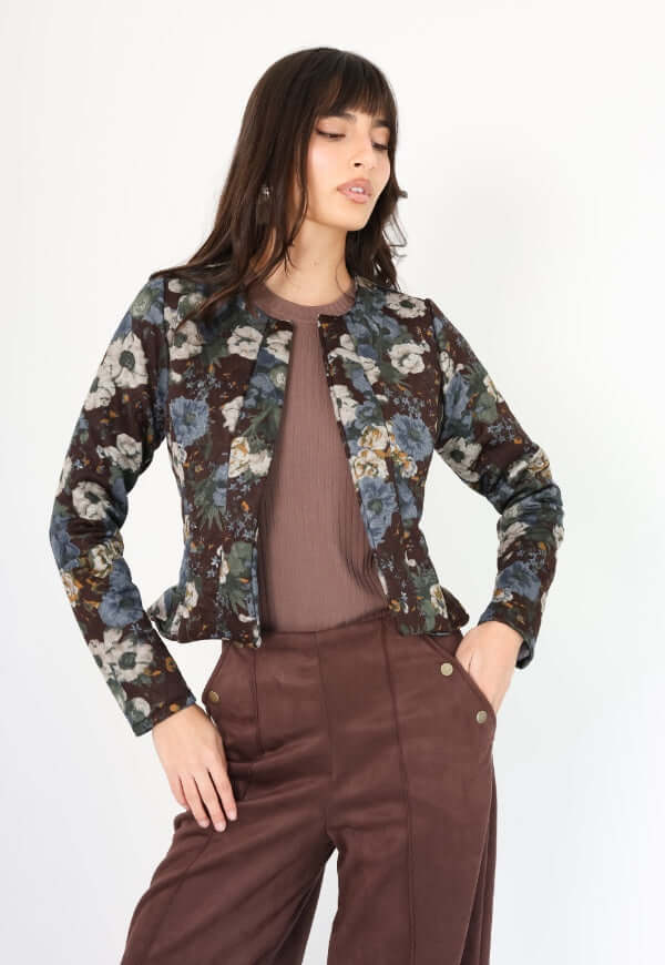 Chaqueta Gabriela Peplum café moro azul florecitas Natalia Seguel, vista secundaria