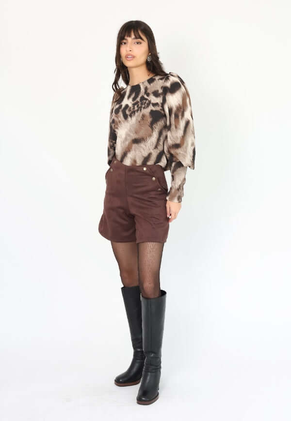 Short Clare Gamuza Café Moro - Diseño Chileno | Natalia Seguel