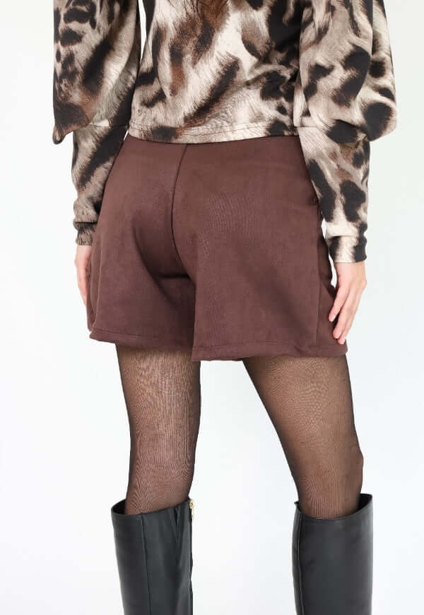 Short Clare Gamuza Café Moro - Diseño Chileno | Natalia Seguel