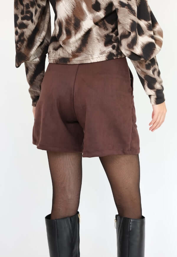 Short Clare Gamuza Café Moro - Diseño Chileno | Natalia Seguel