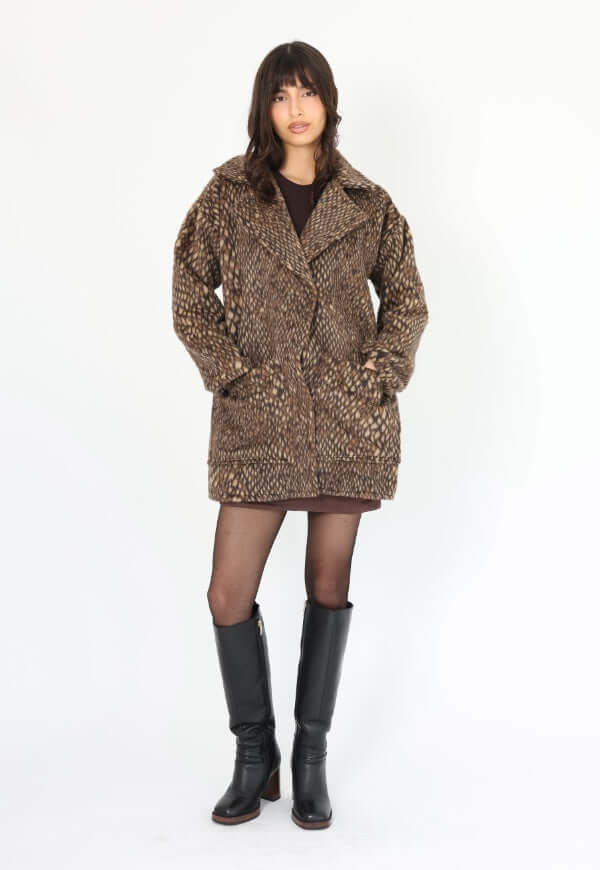 Imagen secundaria chaqueta Leticia Larga pitón beige diseño de autor Natalia Seguel