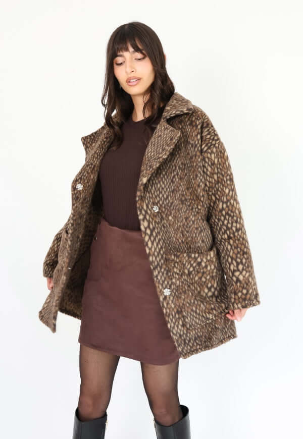Chaqueta Leticia Larga animal print pitón beige Natalia Seguel, vista lateral de diseño de autor