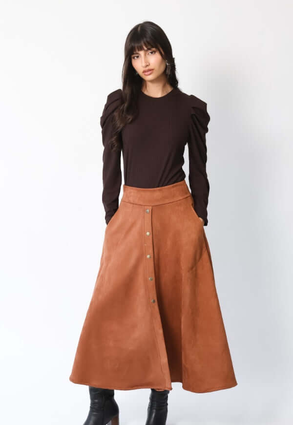 Falda Roma Gamuza Camel - Diseño Chileno | Natalia Seguel