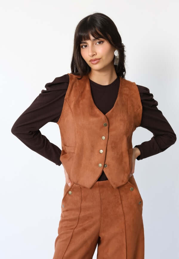 Chaqueta Gillette gamuza camel Natalia Seguel, detalle de diseño autor