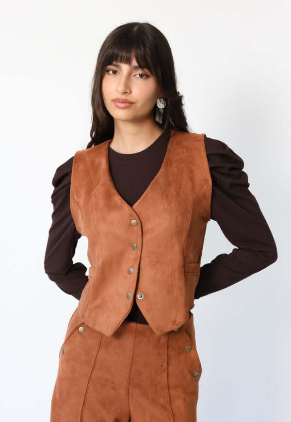 Chaqueta Gillette gamuza camel de diseño autor Natalia Seguel, vista principal