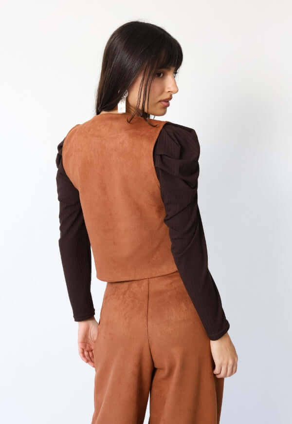 Chaqueta Gillette gamuza camel Natalia Seguel, imagen secundaria de diseño autor