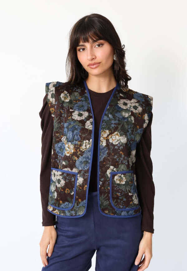 Chaquetilla Ana café moro flores Natalia Seguel vista lateral