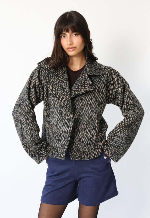 Chaqueta Leticia print pitón gris diseño de autor Natalia Seguel
