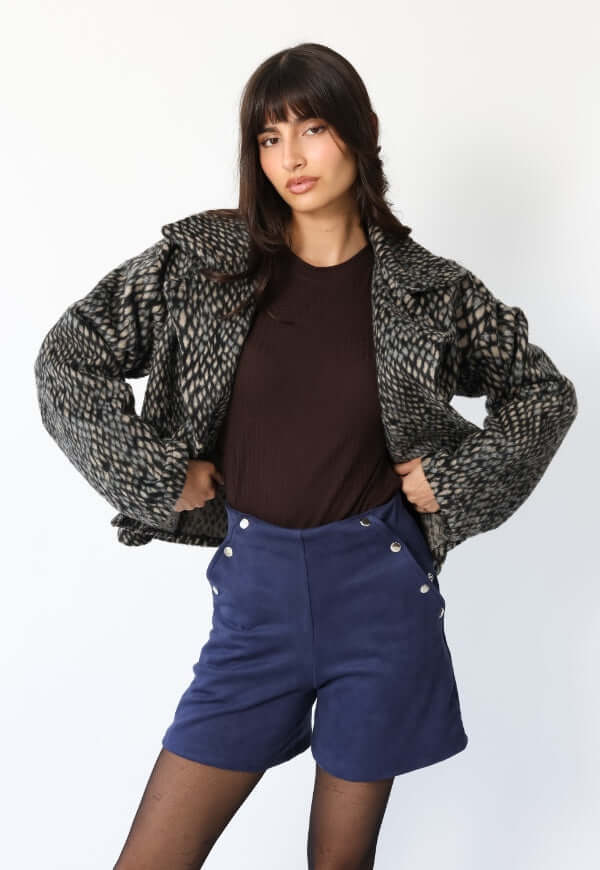 Chaqueta Leticia pitón gris diseño de autor Natalia Seguel imagen secundaria