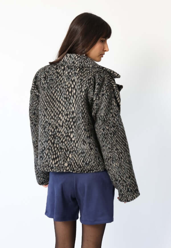 Chaqueta Leticia pitón gris de autor Natalia Seguel detalle de tela