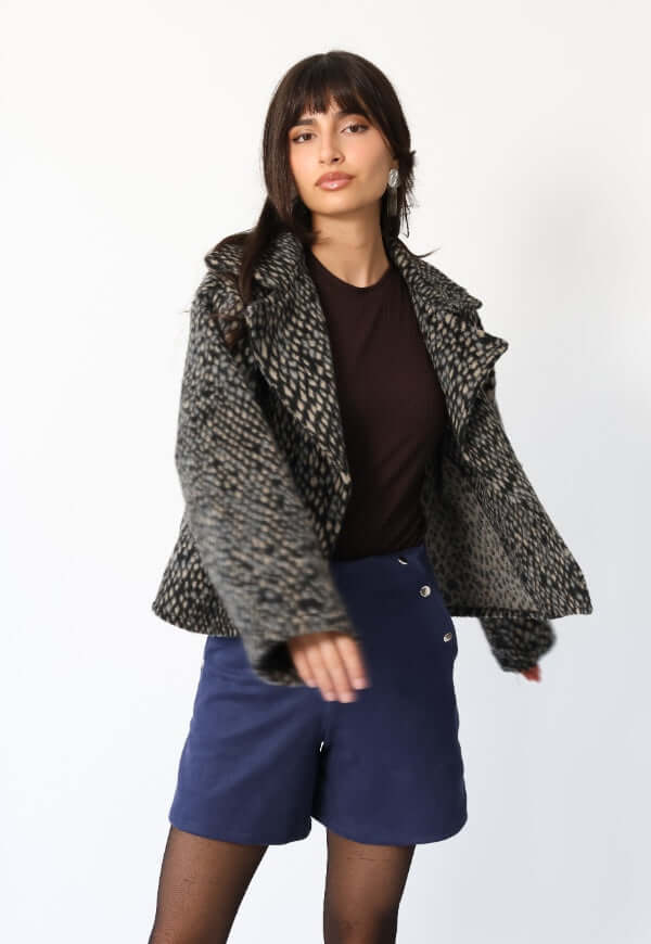 Chaqueta Leticia pitón gris diseño de autor Natalia Seguel vista complementaria