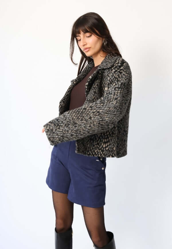 Chaqueta Leticia print pitón gris de Natalia Seguel, vista alternativa