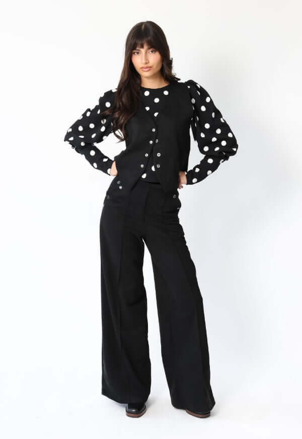 Chaqueta Gillette gamuza negro Natalia Seguel, ángulo lateral diseño de autor