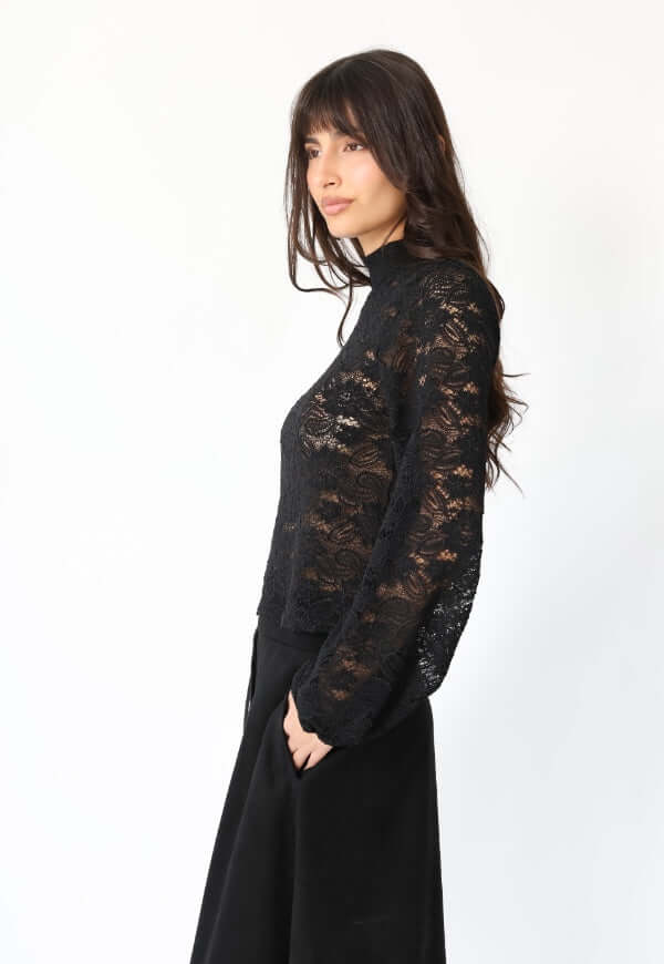 Polera Pili Negro Encaje - Diseño de Autor | Natalia Seguel