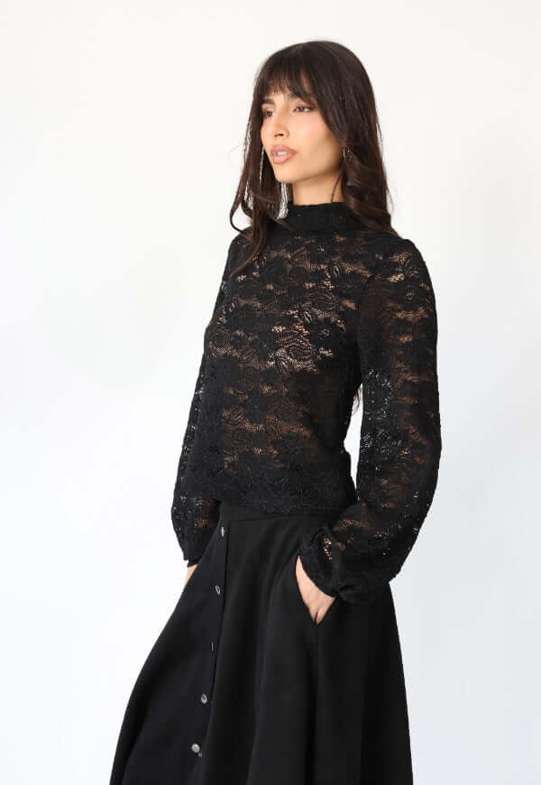 Polera Pili Negro Encaje - Diseño de Autor | Natalia Seguel