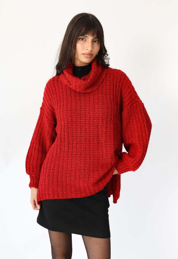Chaleco rojo cuello alto de diseño autor Natalia Seguel, imagen principal