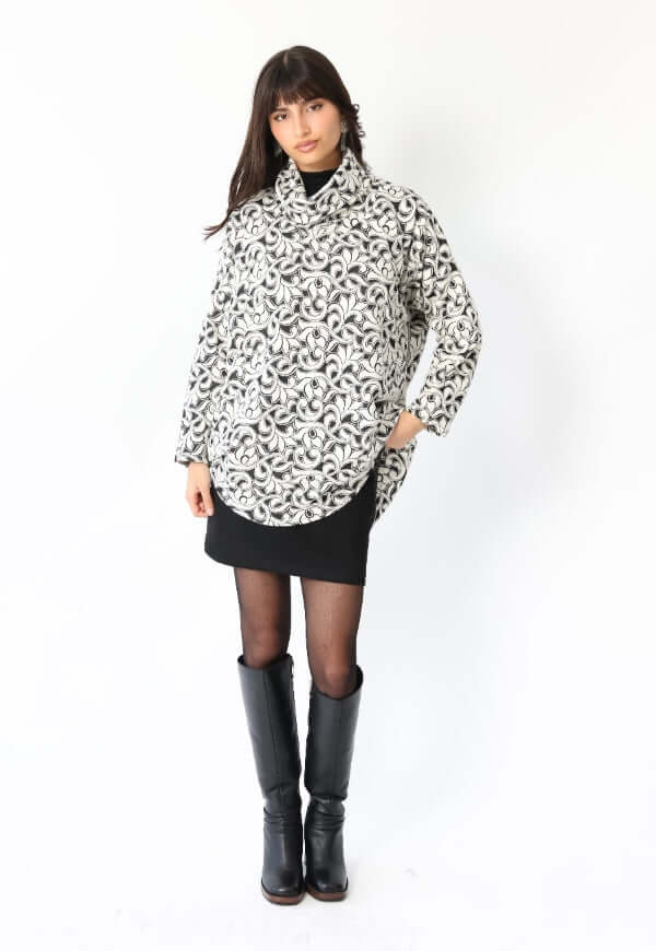 Sweater Maxi Flores Blanco Negro - Diseño Chileno | Natalia Seguel
