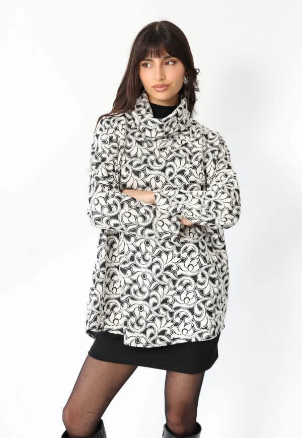 Sweater Maxi Flores Blanco Negro - Diseño Chileno | Natalia Seguel