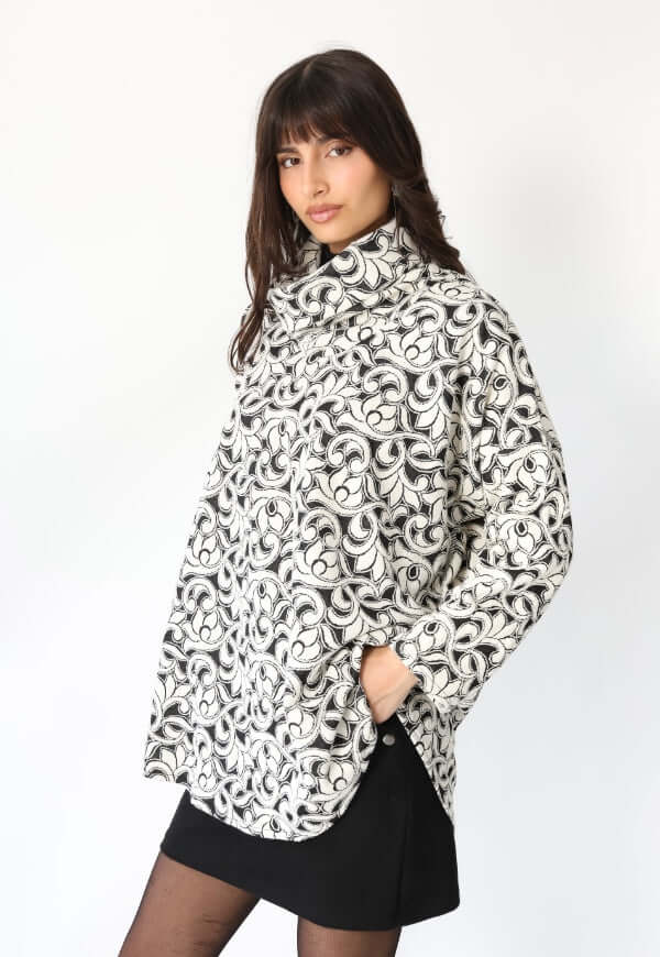 Sweater Maxi Flores Blanco Negro - Diseño Chileno | Natalia Seguel