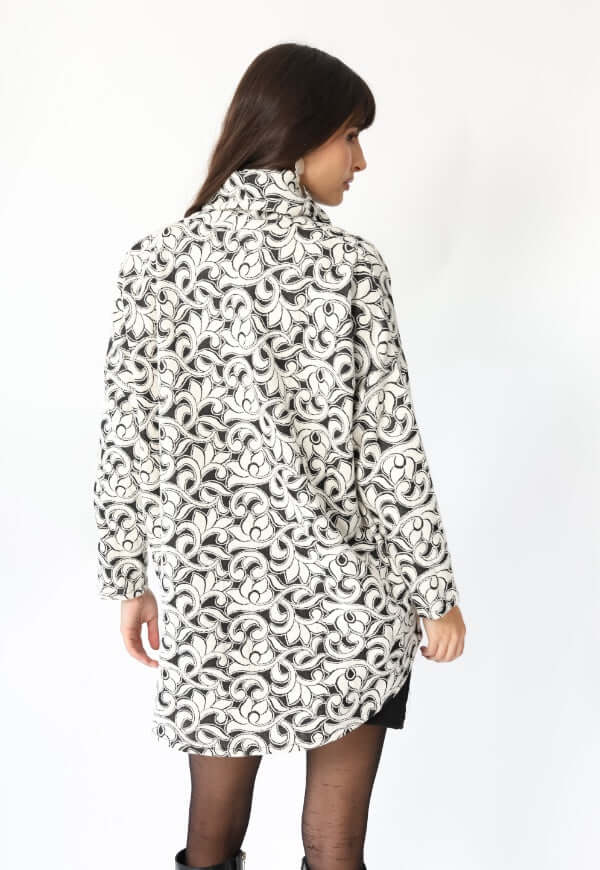 Sweater Maxi Flores Blanco Negro - Diseño Chileno | Natalia Seguel