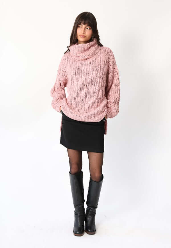 Chaleco palo de rosa cuello alto Natalia Seguel, vista alternativa del diseño de autor