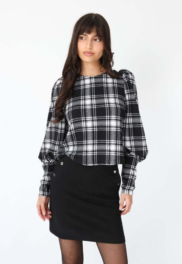 Polera Abril Mangas Largas Cuadrillé Negro  | Natalia Seguel