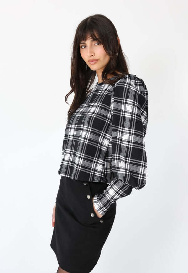 Polera Abril Mangas Largas Cuadrillé Negro  | Natalia Seguel