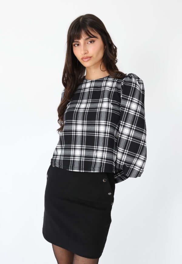 Polera Abril Mangas Largas Cuadrillé Negro  | Natalia Seguel