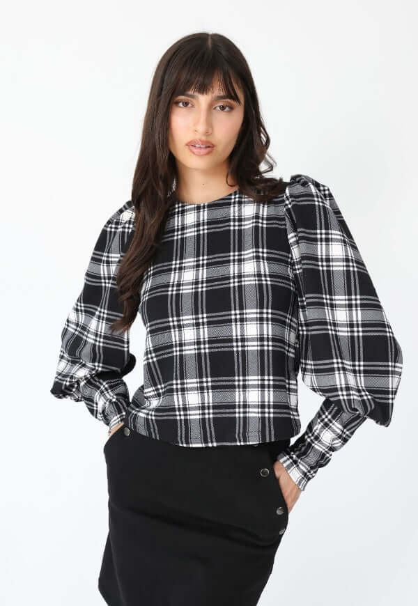 Polera Abril Mangas Largas Cuadrillé Negro  | Natalia Seguel