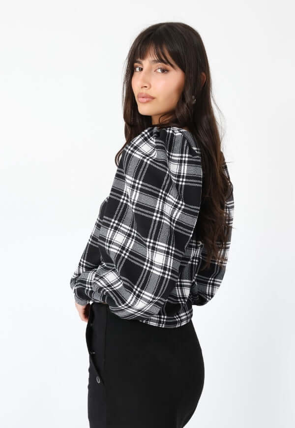 Polera Abril Mangas Largas Cuadrillé Negro  | Natalia Seguel
