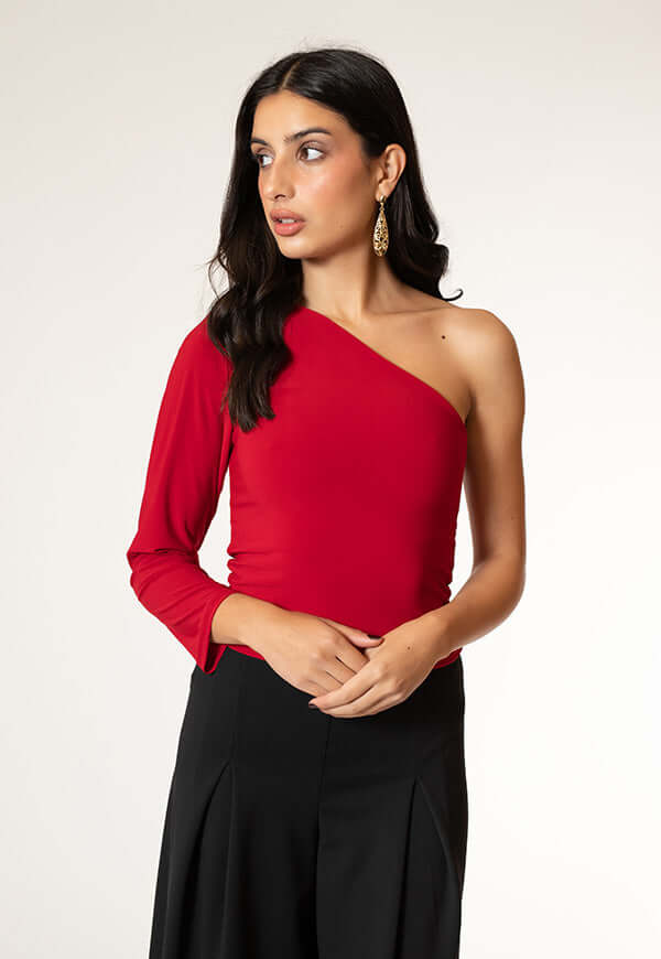 Polera Ema Rojo Hombro Descubierto - Diseño Chileno | Natalia Seguel, frente – diseño chileno de autor, Natalia Seguel