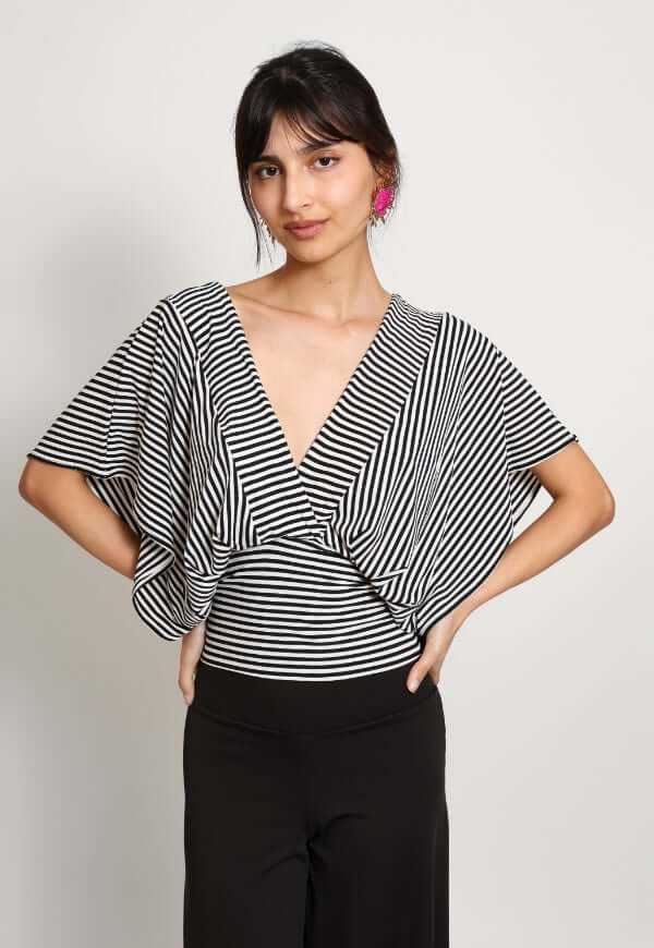 Polera Megan Lineas Blanco y Negro - Diseño de Autor | Natalia Seguel