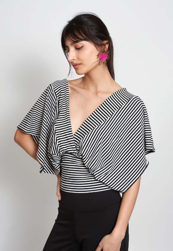 Polera Megan Lineas Blanco y Negro - Diseño de Autor | Natalia Seguel