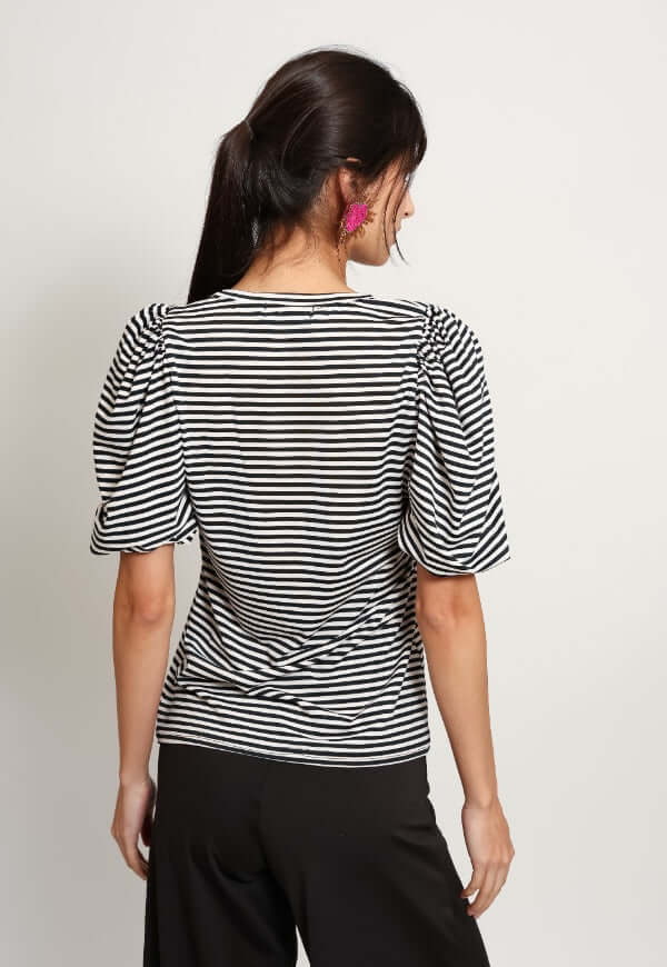 Blusa Amparo Lineas Blanco Negro - Diseño de Autor | Natalia Seguel