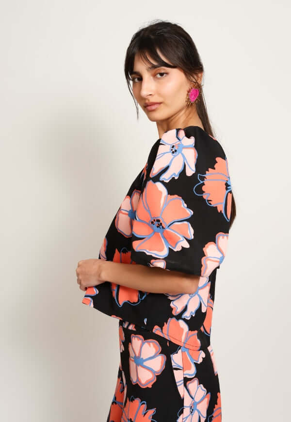 Blusa Amalia Manga Globo Negro Flores Coral - Diseño de Autor | Natalia Seguel