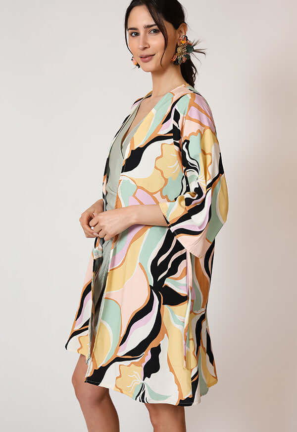 Kimono Corto Hojas Colores Pastel Natalia Seguel, percha – diseño chileno de autor, Natalia Seguel